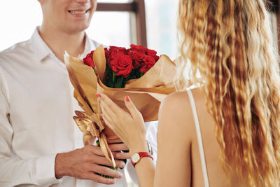 男人送女人24朵玫瑰什么意思,男人送女人21朵花是什么意思